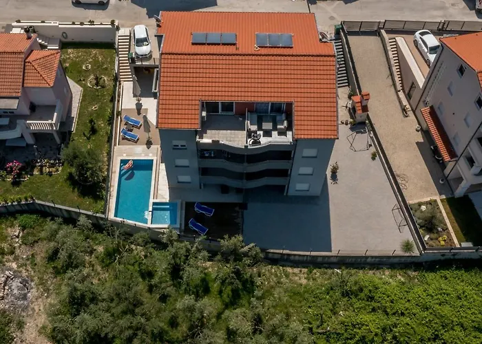 Apartments Karlo