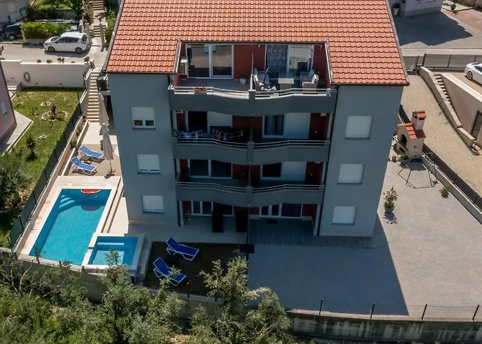 Apartments Karlo